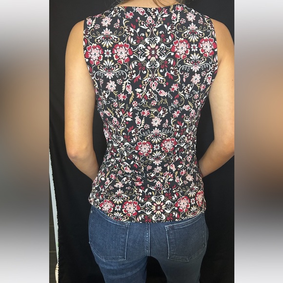White House Black market top, sleeveless floral, tank top size medium - Picture 7 of 14